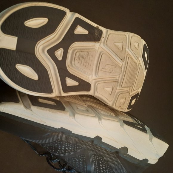 Sketchers size 9 wide - Picture 3 of 3